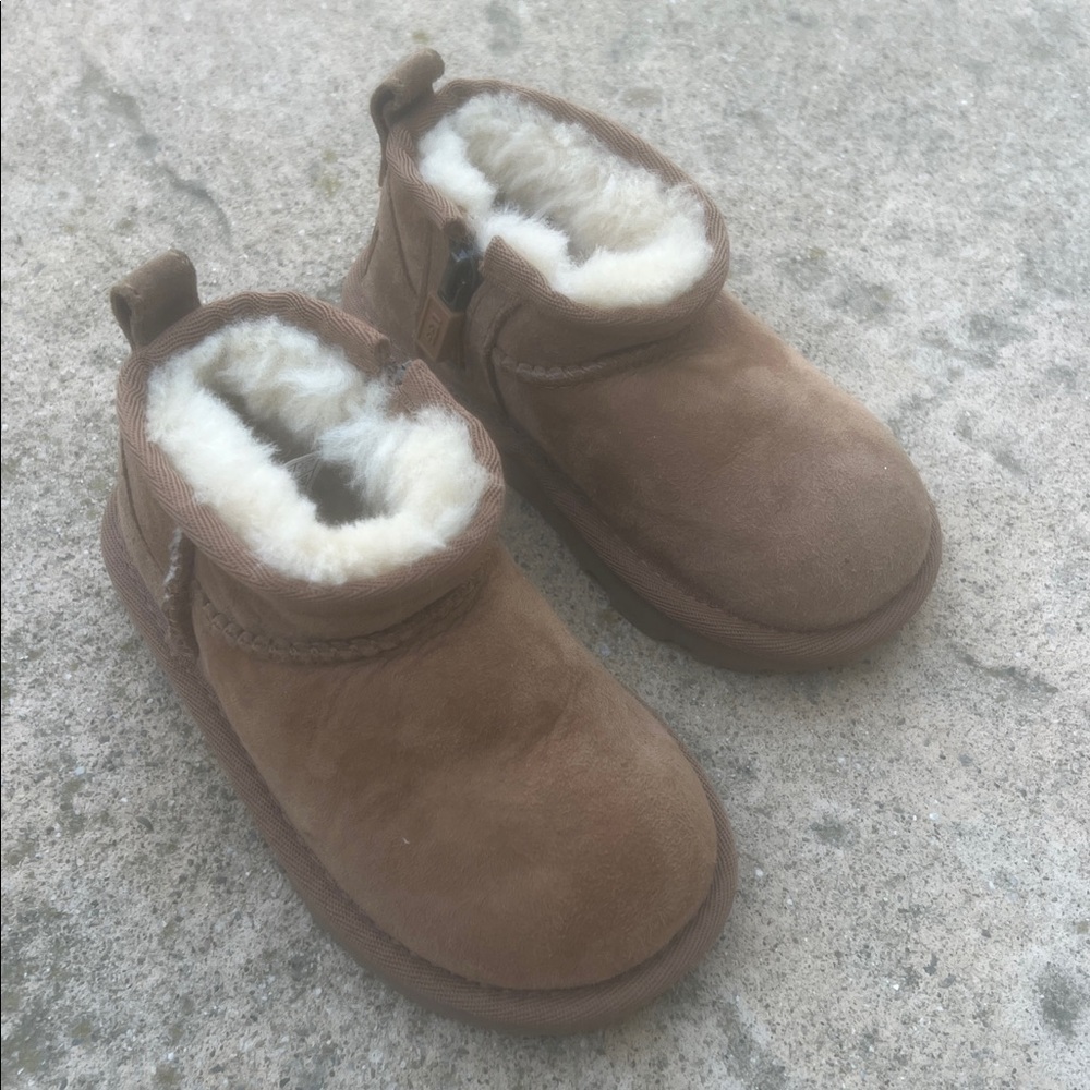 UGG Toddler Classic Ultra Mini Shearling Lined Boots Chestnut Size 7